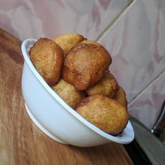 A picture of Spicy cinnamon puff puff.