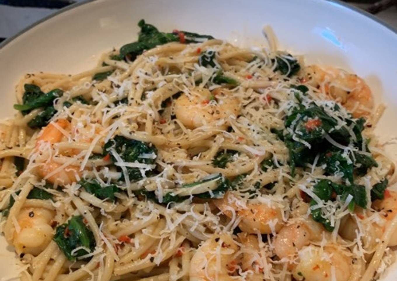 Spaghetti with shrimp, spinach, chili pepper and garlic