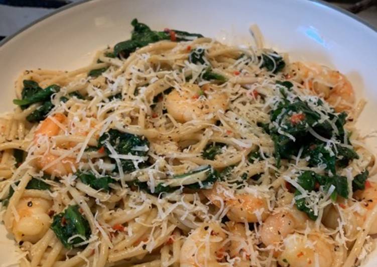 Spaghetti with prawns, baby spinach, chilli and garlic