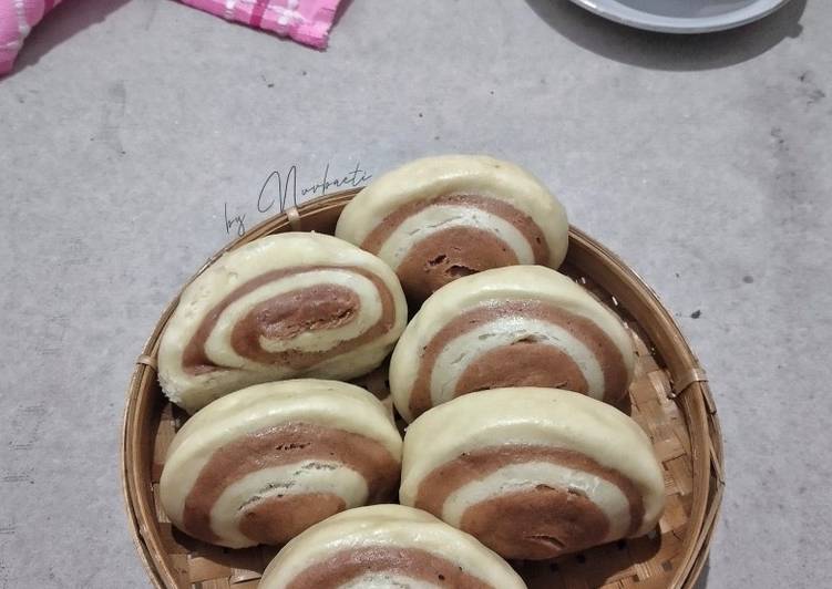 Mantau Coklat (frozen food)