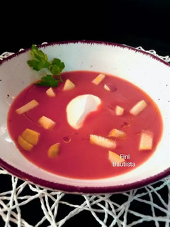 Una foto de Crema de remolacha con manzana y yogur