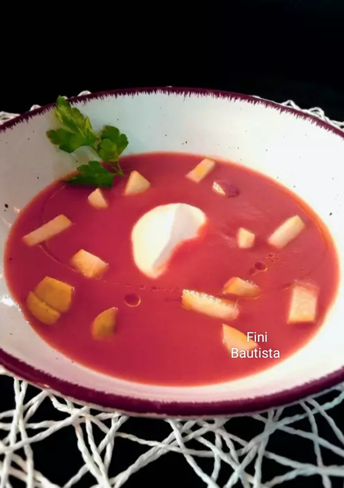 Una foto de Crema de remolacha con manzana y yogur
