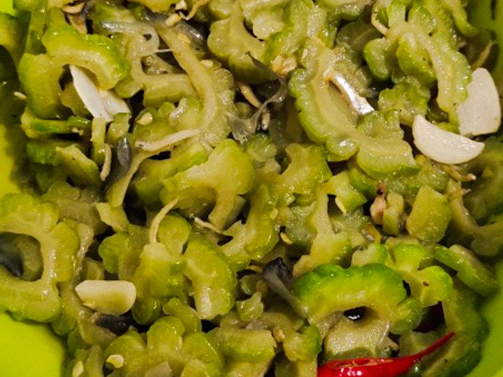 Bagaimana Membuat Tumis pare teri nasi Anti Gagal