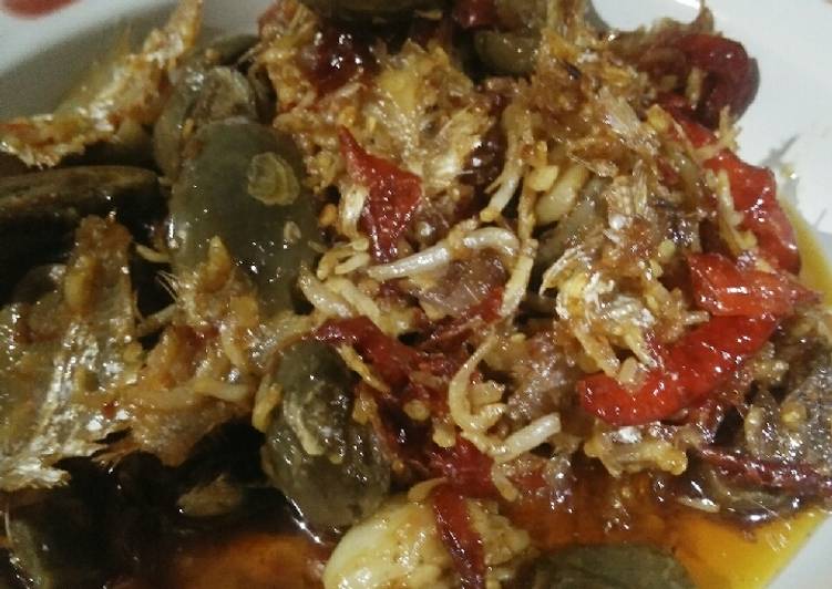 Cara Gampang Menyiapkan Sambel terong ikan asin, Menggugah Selera