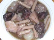 Una foto de macarrones con carne guisada