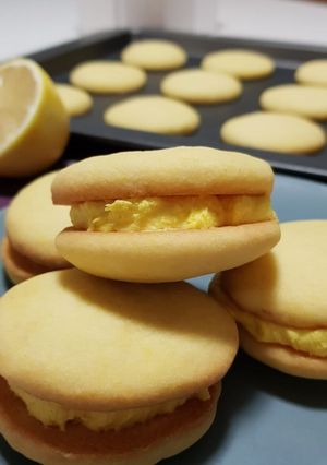 A picture of Lemony Melting Moment.