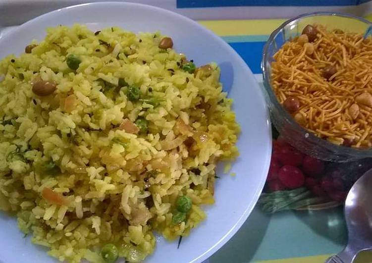 Recipe of Favorite Matar Kanda Poha