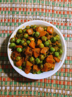 A picture of Carrot Peas curry.