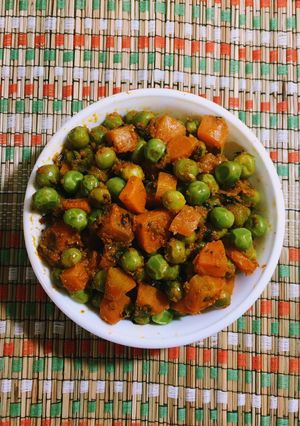 A picture of Carrot Peas curry.