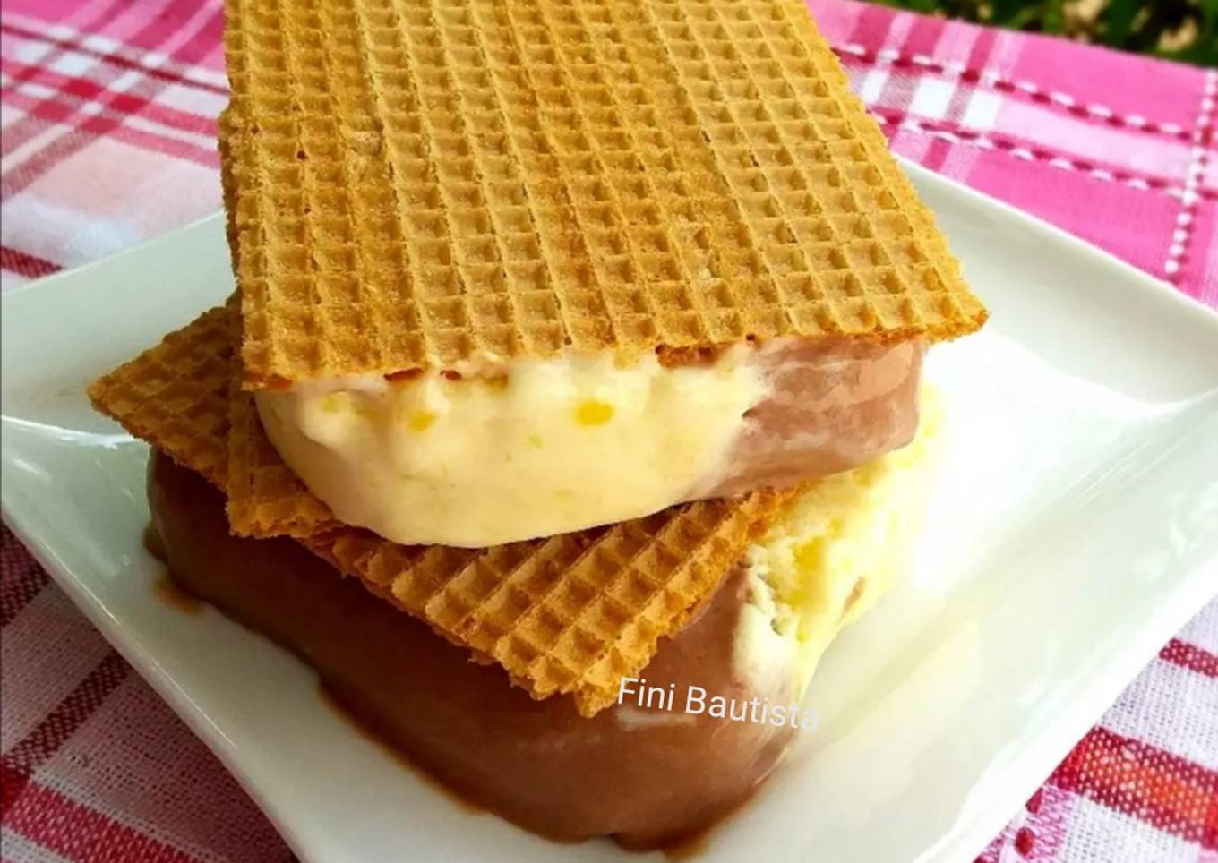 Helado de barra de mango y chocolate
