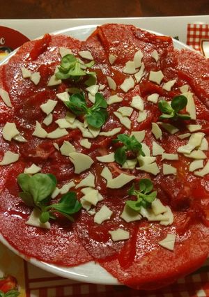 Una foto de Carpaccio de ternera