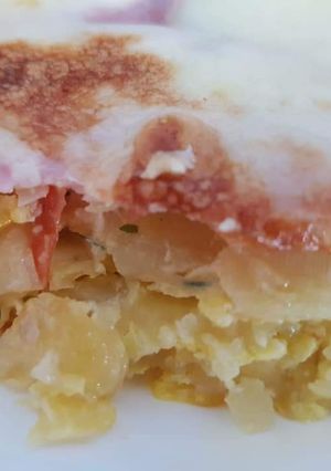 Una foto de Tortilla de papas con salame