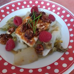 A picture of 10 min veggie lunch: chicory with baked cheese and walnuts.