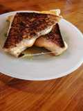 Sándwich de romero y queso