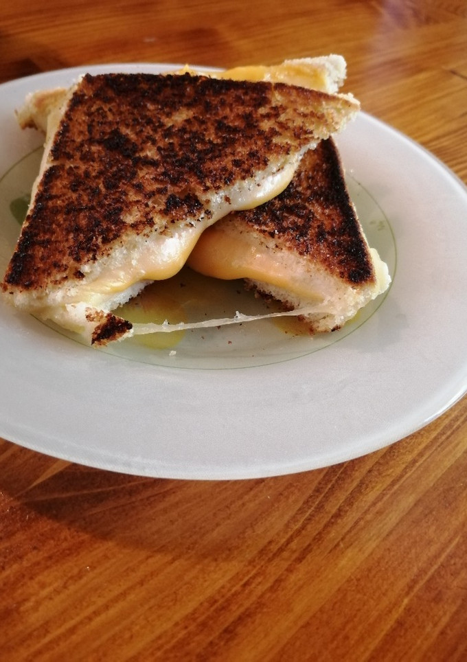 Una foto de Sándwich de romero y queso
