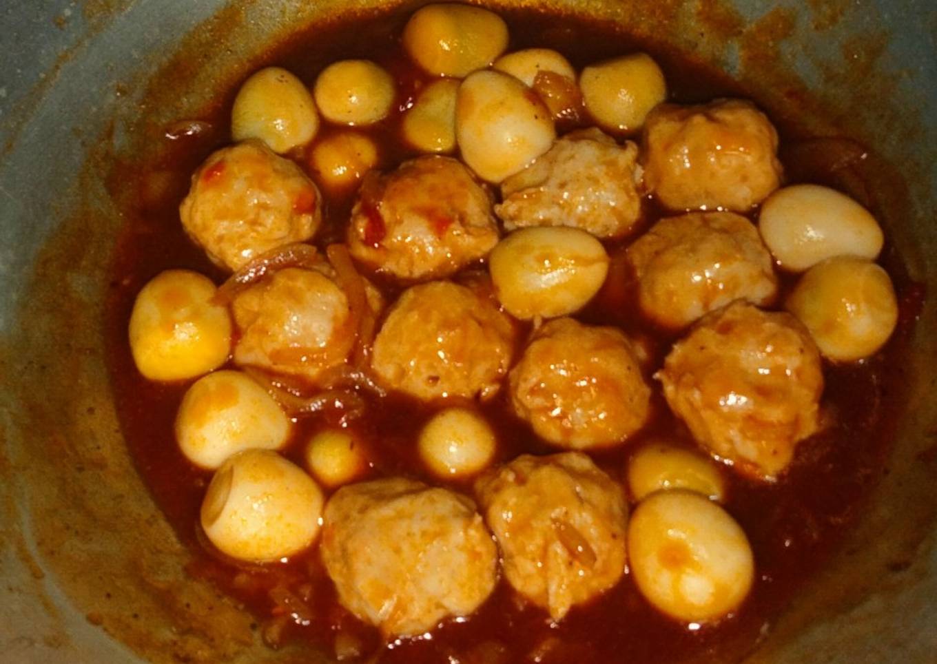 Bakso dan telur puyuh saus asam manis favorit