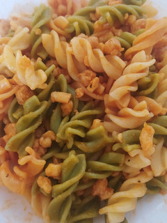 Una foto de Espirales a la boloñesa vegetariano/vegano