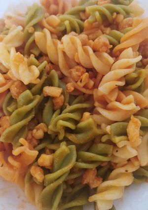 Una foto de Espirales a la boloñesa vegetariano/vegano