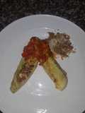 Rollos de repollo rellenos con carne y arroz con salsa al estilo casero
