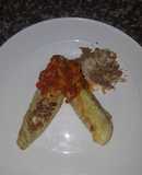 Rollos de repollo rellenos con carne y arroz con salsa al estilo casero
