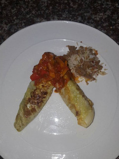 Una foto de Rollos de repollo rellenos con carne y arroz con salsa al estilo casero