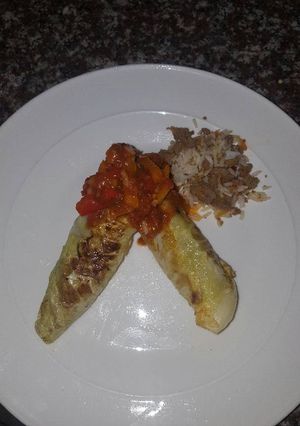Una foto de Rollos de repollo rellenos con carne y arroz con salsa al estilo casero