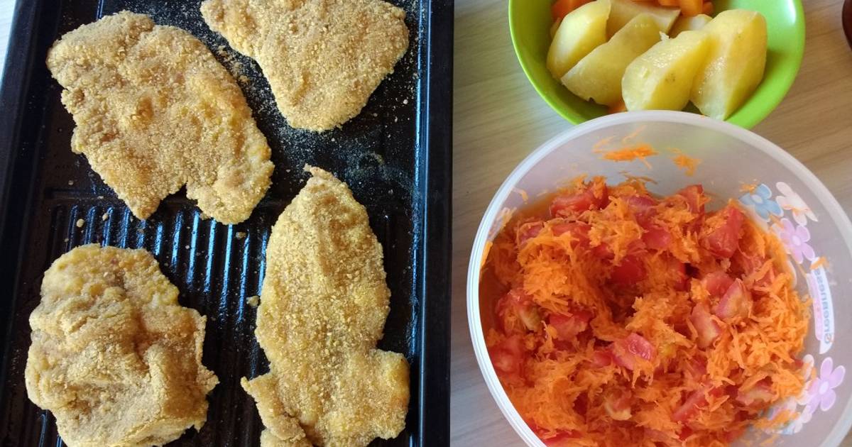 Milanesa De Pollo Al Horno Con Ensaladas Receta De Marie- Cookpad