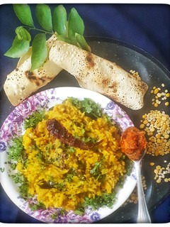 मिक्स डाळीची मसाला खिचडी (mix dalichi masala khichdi recipe in marathi) रेसिपी चे मुख्य फोटो