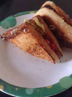 -চীজ ভেজ টোস্ট (cheese veg toast recipe in Bengali) রেসিপির প্রধান ছবি
