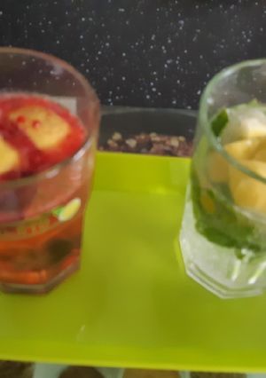 Une photo de Boisson aux cerises et boisson mojito