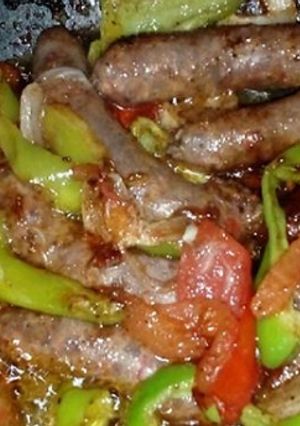صورة لوصفة ساندوتش سجق بلدي حتومي بالطحينة والسلطة