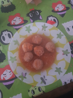 Una foto de Albóndigas con salsa de cebolla y tomate