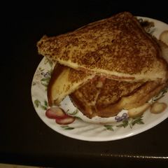 A picture of Grilled cheese and pepperoni 🍕 pizza sandwich.