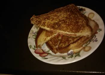 Easiest Way to Prepare Appetizing Grilled cheese and pepperoni  pizza sandwich