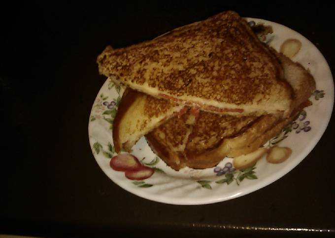 Grilled cheese and pepperoni π pizza sandwich