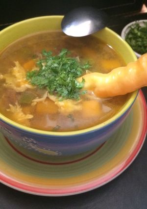 Una foto de Mi favorita de mamá, sopa de carne