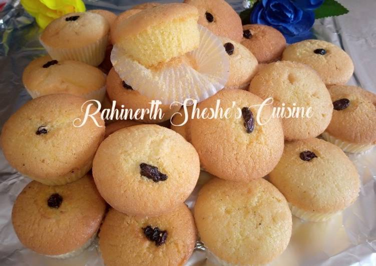 Soft Cupcakes with raisins