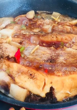 Hình của món Cá hồng Nhật kho tộ.