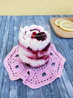 Foto di Mousse al limone e frutti di bosco