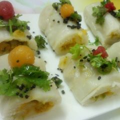 Potato stuffed rice rolls A picture of Potato stuffed rice rolls.