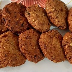 A picture of Chana Dal vada.