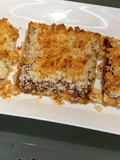 Una foto de Torta de coco y dulce de leche