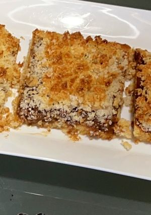 Una foto de Torta de coco y dulce de leche