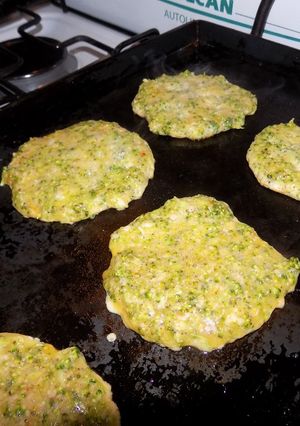 Una foto de San Jacobos de brócolis - tortillitas saludables a la plancha