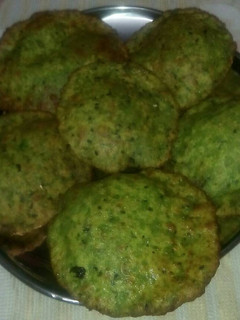 हरा मटर के पूरी (Hara mater ke puri recipe in hindi) रेसिपी मुख्य फोटो