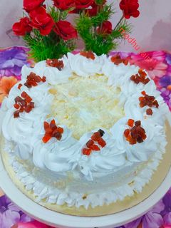 व्हाइट फ़ॉरेस्ट केक(white forest cake recipe in hindi) रेसिपी मुख्य फोटो