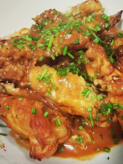 Una foto de Alitas picantes (buffalo wings)
