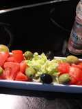 Ensalada de kiwi y tomate con sal rosa