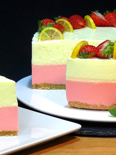Foto principal de Cheesecake de fresa y limón sin horno, no creerás lo fácil que es de hacer