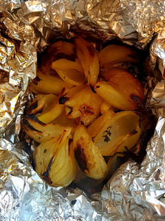 Una foto de Cebollas caramelizadas al horno. #Mercado,#CEBOLLA